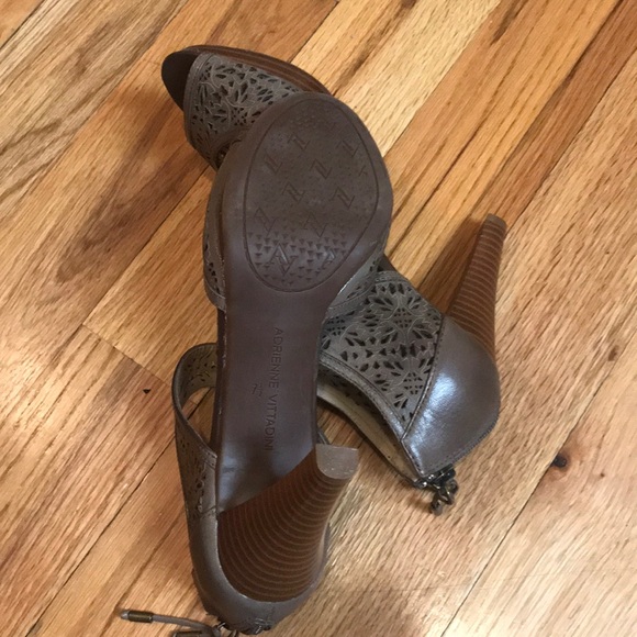 Adrienne Vittadini dark taupe dressy heel - Sz 7.5 - Picture 6 of 8